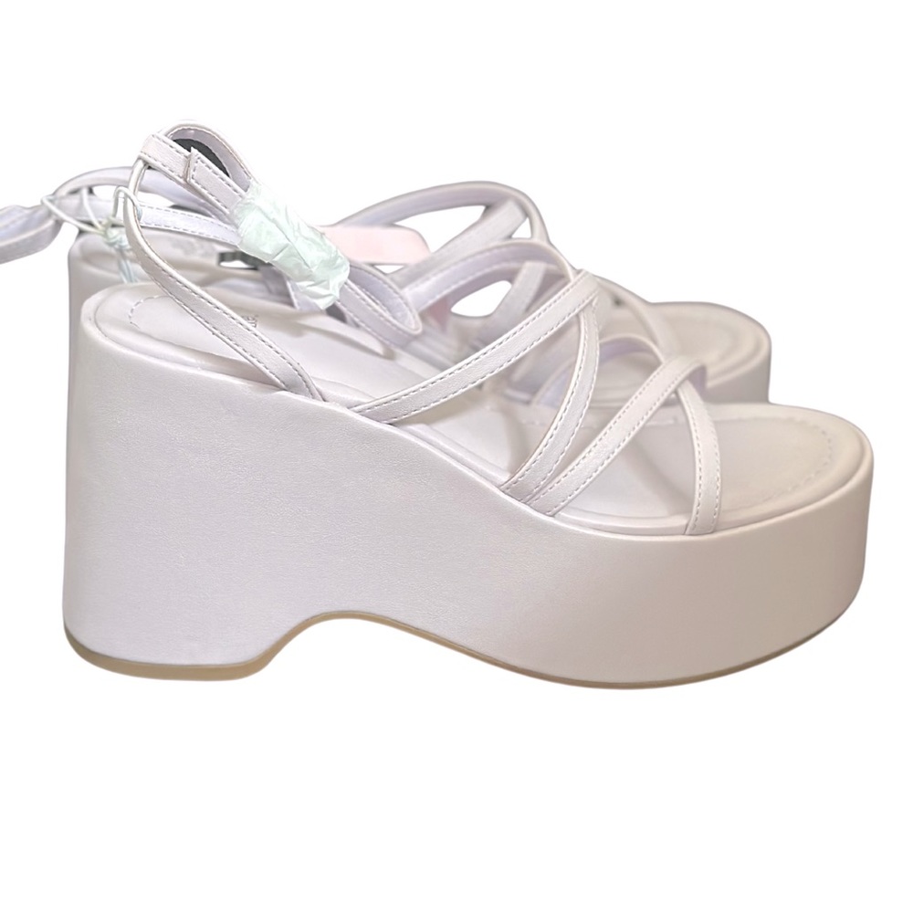 Lavender Platform Heels Size 7 1/2 but runs big fits like an 8